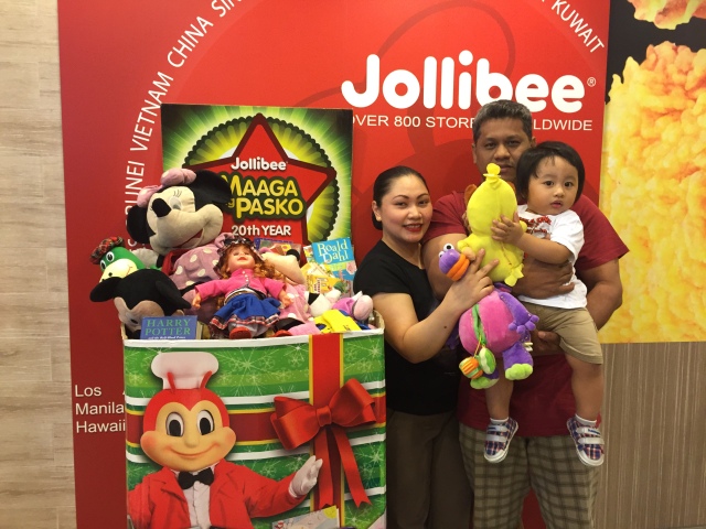Filipino communities in Singapore readily opened their hearts to donate toys and books to the Maaga ang Pasko campaign